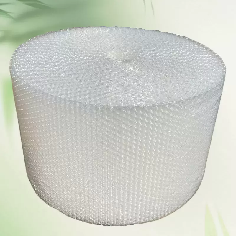 Bubble film is packaged into rolls. Large rolls of shockproof foam paper are used for express packaging. Materials are packaged into rolls. Bubble pads are thickened
